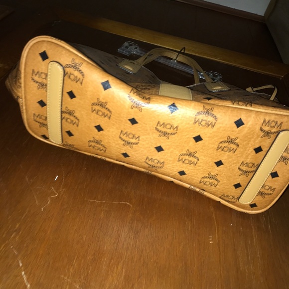 MCM medium tote - Picture 5 of 8